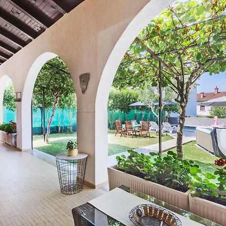 Stunning Home In Umag With House A Panoramic View *