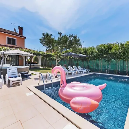 Semesterbostad Stunning Home In Umag With House A Panoramic View Umag