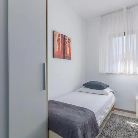 Stunning Home In Umag With House A Panoramic View *