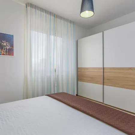 Semesterbostad Stunning Home In Umag With House A Panoramic View Umag