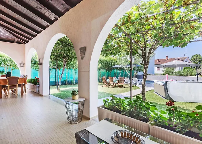 Stunning Home In Umag *