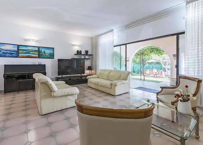 Stunning Home In Umag Vikendica *