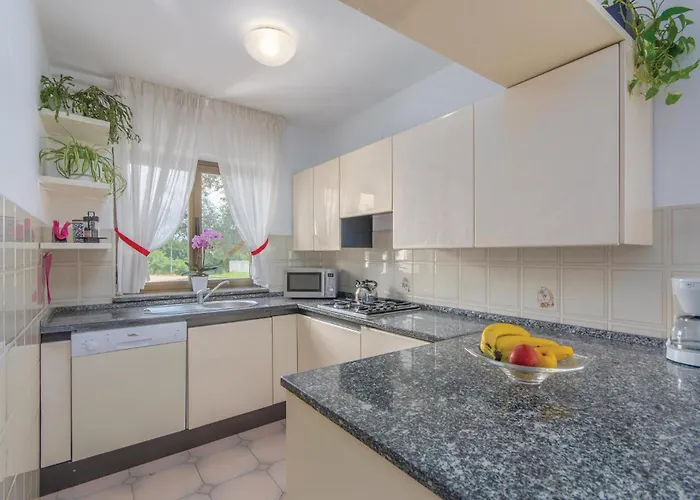 Stunning Home In Umag