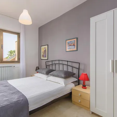 Stunning In With House A Panoramic View * Umag