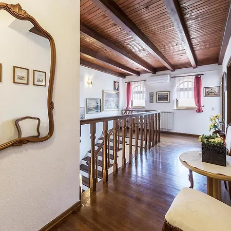 Vakantiehuis Stunning In With House A Panoramic View Umag