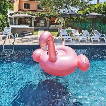 Stunning In With House A Panoramic View