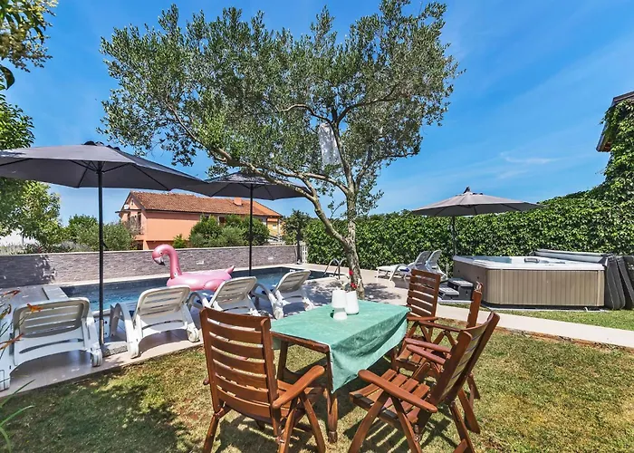 Semesterbostad Stunning Home In Umag