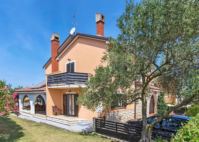 Stunning Home In Umag