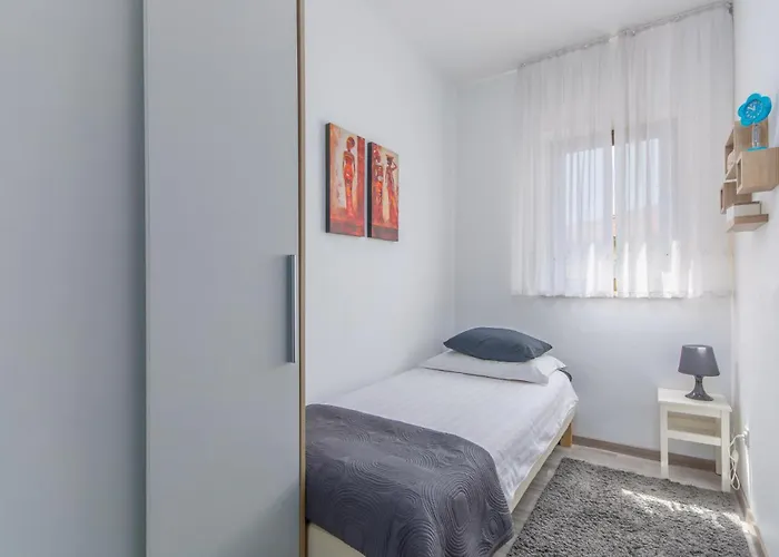 Stunning Home In Umag *
