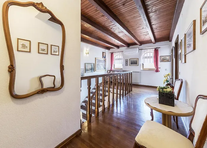 Semesterbostad Stunning Home In Umag Umag